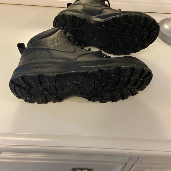 Nike boots boys size 4 excellent condition !! - Picture 3 of 4